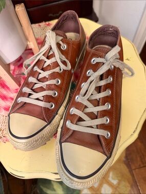 🏀🏀🏀BOGOHO🏀🏀🏀Converse Brown Leather Low-Top Sneakers with Cream Soles-9W/7M
